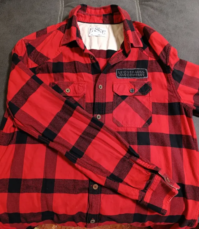 Camisa Levi's cuadros rojos y negros