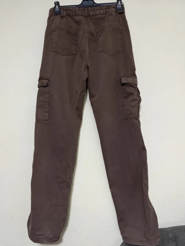 Pantalón cargo Pull&Bear marrón