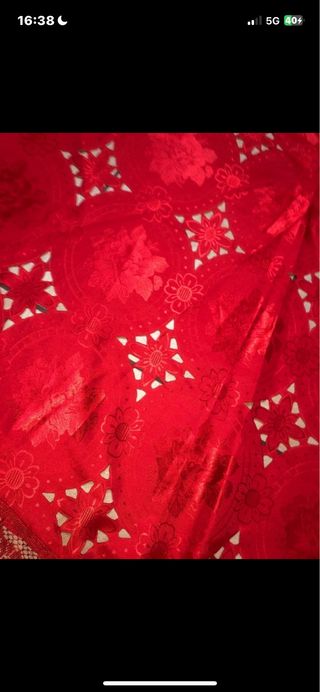 Tovaglia rotonda natalizia rossa con merletto