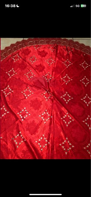 Tovaglia rotonda natalizia rossa con merletto