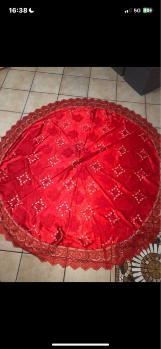 Tovaglia rotonda natalizia rossa con merletto