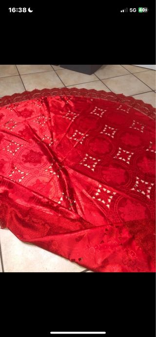 Tovaglia rotonda natalizia rossa con merletto