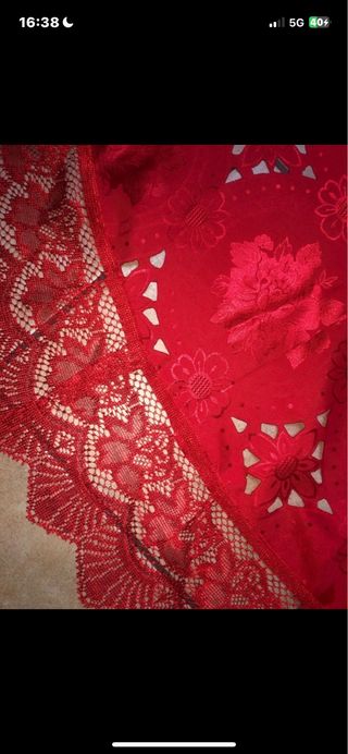 Tovaglia rotonda natalizia rossa con merletto