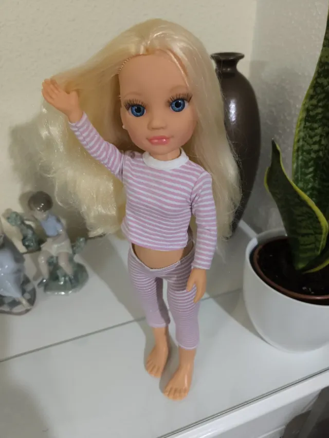 Bambola Nancy Moderna con Capelli Biondi e Pigiama a Righe