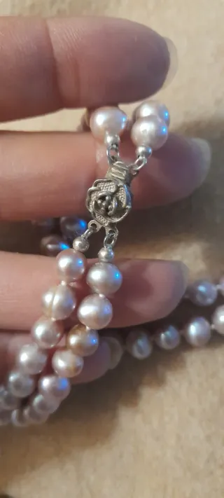 Collar de perlas y plata