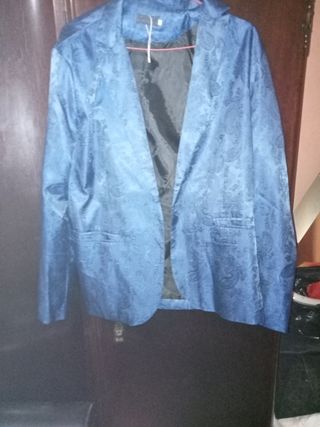 Chaqué hombre azul