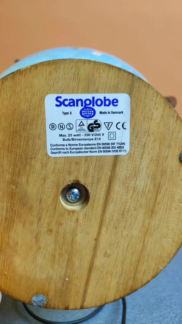 Globo terráqueo iluminado