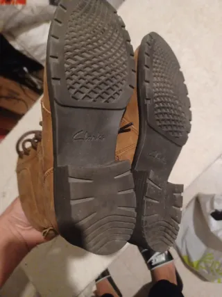 Botas de ante marrones con cordones