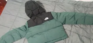 Chaqueta The North Face verde y negra original