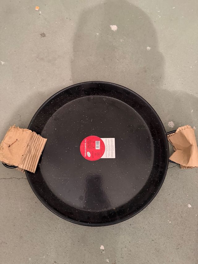 Paellera grande negra