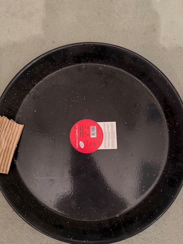 Paellera grande negra