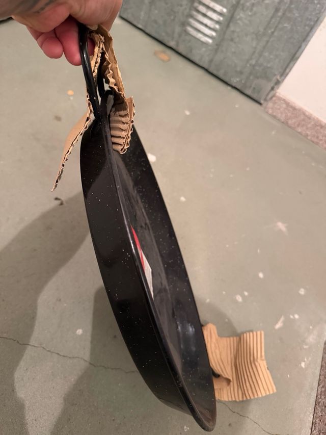 Paellera grande negra