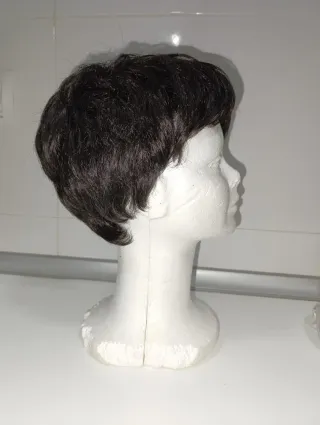 Peluca pelo natural castaño oscuro