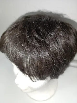Peluca pelo natural castaño oscuro