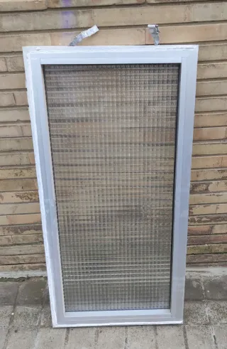 Dos ventanas de aluminio sin Marco