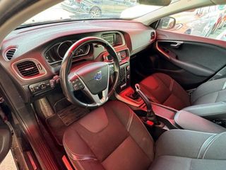 VOLVO V40 D2 Momentum