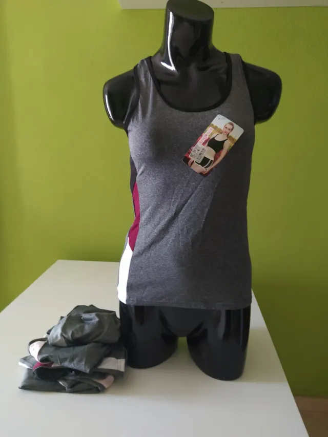 Camiseta deportiva mujer gris y burdeos