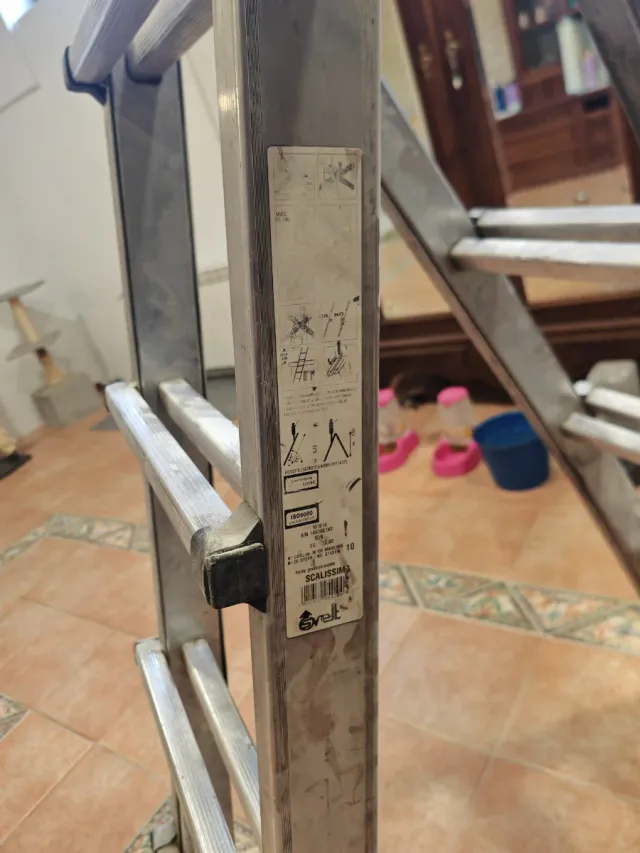 Escalera aluminio plegable