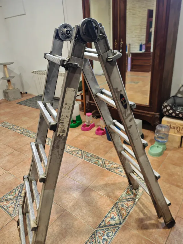 Escalera aluminio plegable
