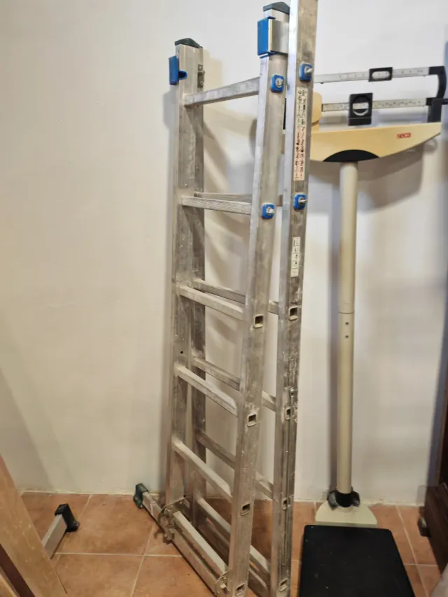 Escalera de aluminio plegable