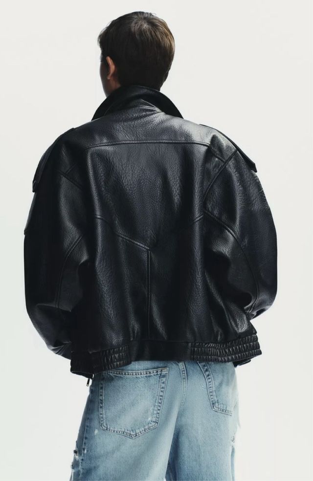 Cazadora efecto piel Zara Viral L