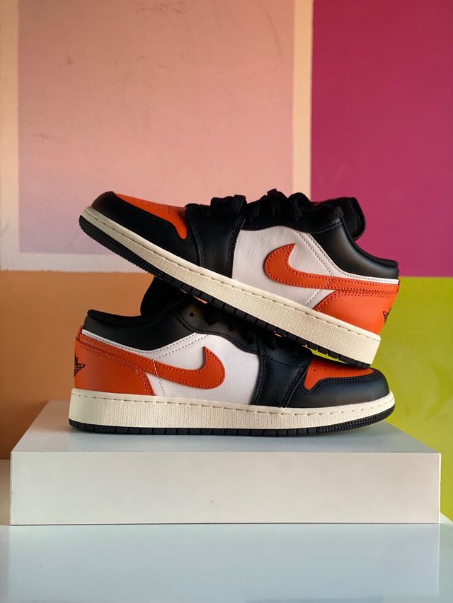 J o r d a n 1 Low Negro Naranja Blanco Talla 38.5