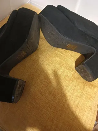 Sandali con zeppa scamosciati neri