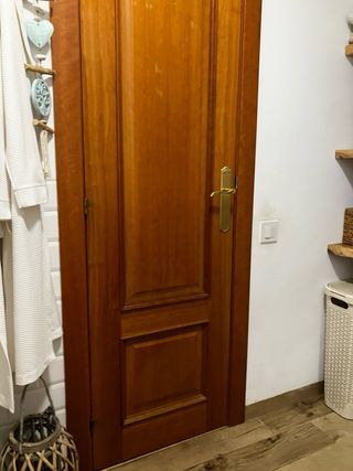 2 puertas  madera interior con cristal y 2 sin