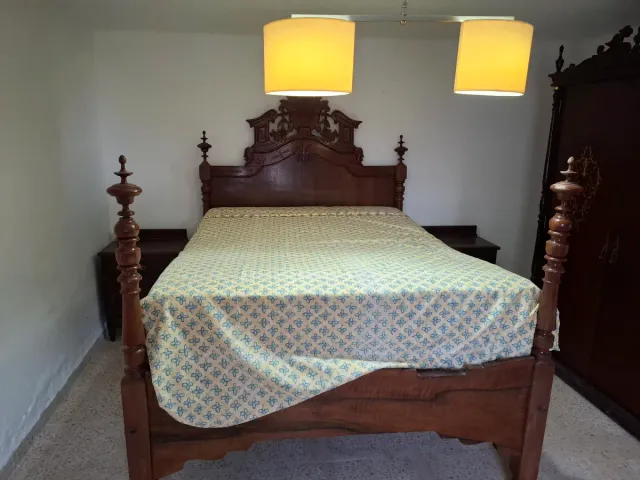 Set di mobili antichi.