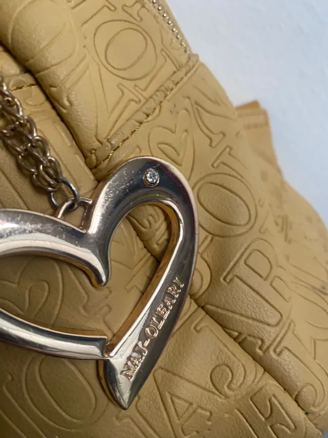 Zaino color senape logato