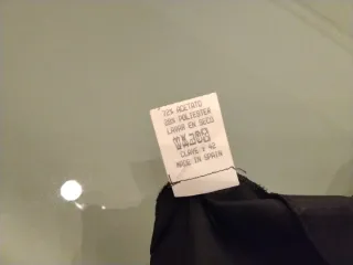 Falda corta de raso con tablas y enagua de tul