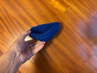 Portagioie uncinetto a cuore blu