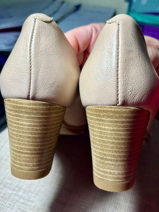 Zapatos a estrenar tacón medio nude comodisimos