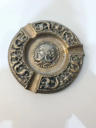 Antiguo Cenicero  Cabeza Romana