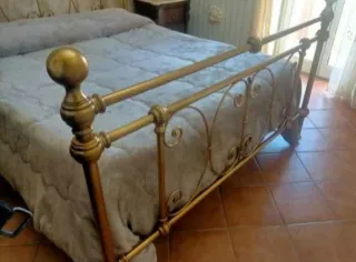 Giro letto in ferro battuto dorato