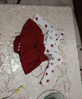 Vestito rosso e bianco con cuori 3-6