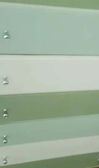 Mueble auxiliar verde y blanco