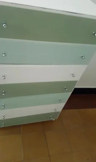 Mueble auxiliar verde y blanco