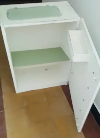 Mueble auxiliar verde y blanco