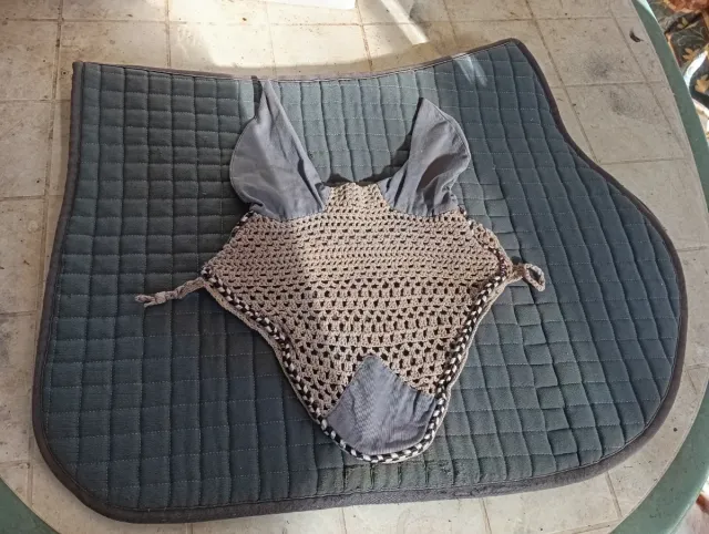 Sottosella e cuffia cavallo grigio