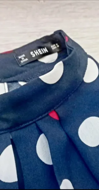 Camisa de mujer con lunares