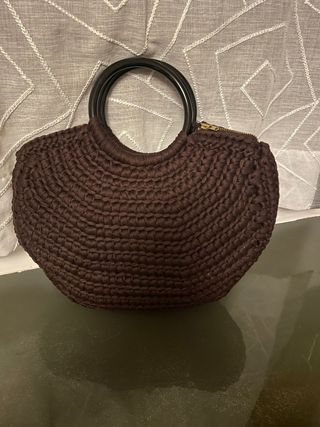 Borsa uncinetto marrone con manici neri