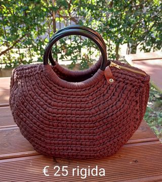 Borsa uncinetto marrone con manici neri