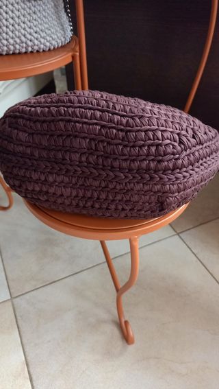 Borsa uncinetto marrone con manici neri