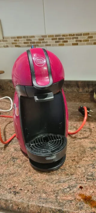 Cafetera Dolce Gusto granate