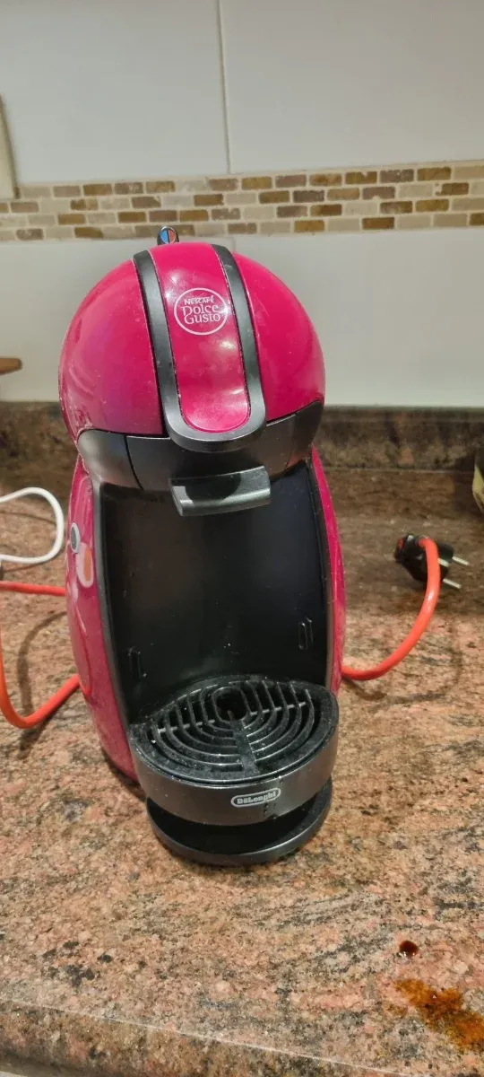 Cafetera Dolce Gusto granate