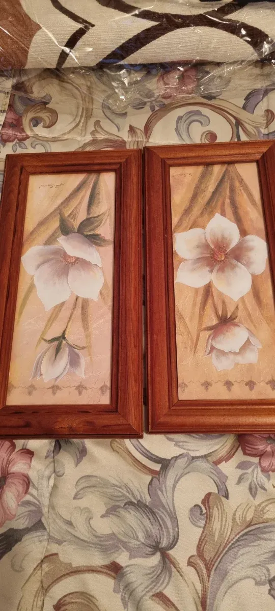 Dos cuadros decorativos de flores