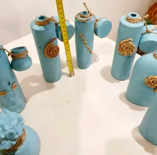 Botellas decorativas azules con yute