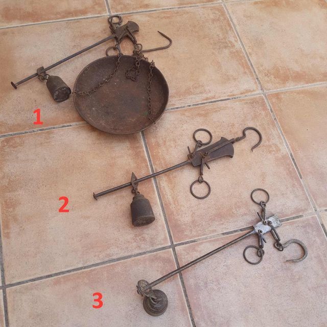 2 balanças romanas antigas vintage. Decoração