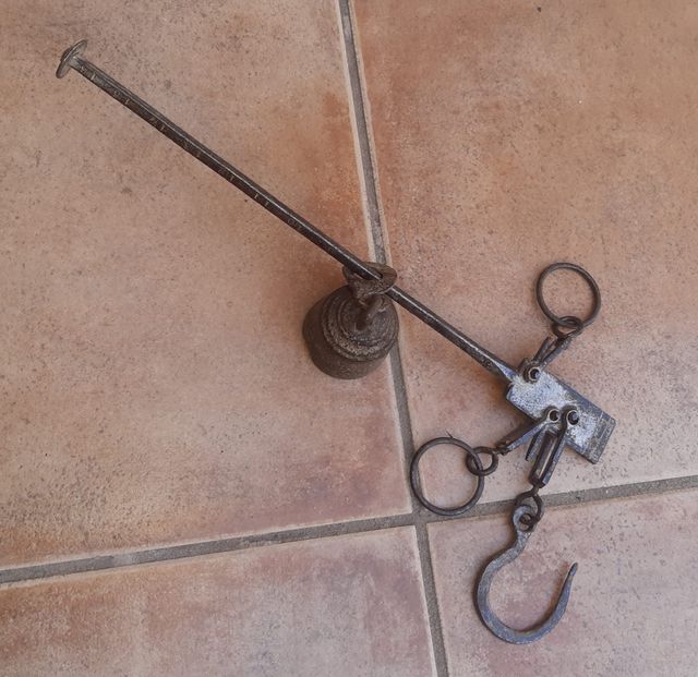 2 balanças romanas antigas vintage. Decoração